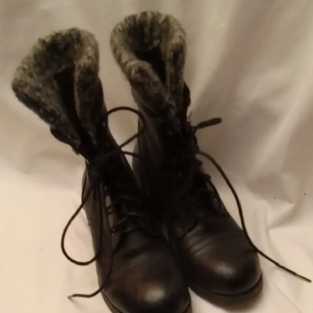Women's Size 6 Black Knit-Lined Boots. Biker, Athleisure, Warm,